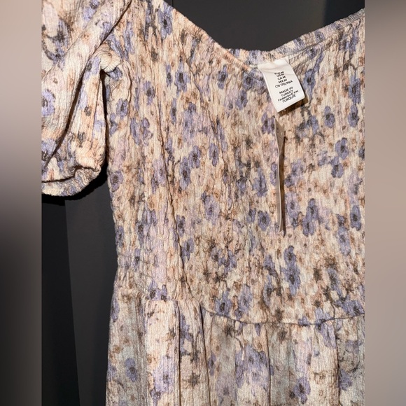 H&M Smocked Dress. Size Medium - Picture 4 of 6